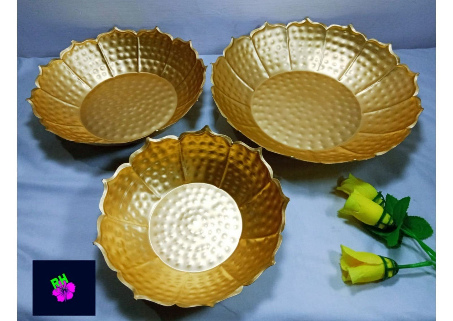 Attractive Iron Lotus Design Taj Urli Set (Set of 3)