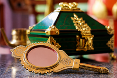 Aranmula Kannadi Handled Mirror