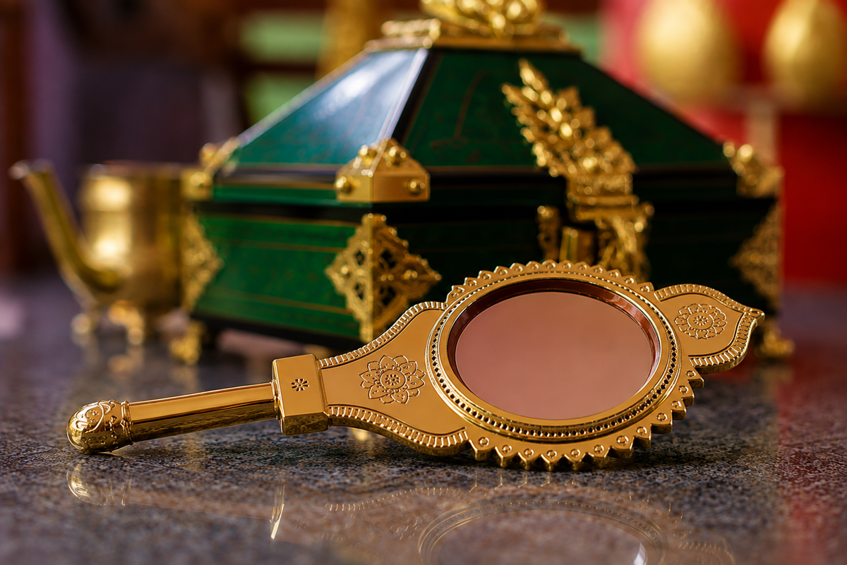 Aranmula Kannadi Handled Mirror