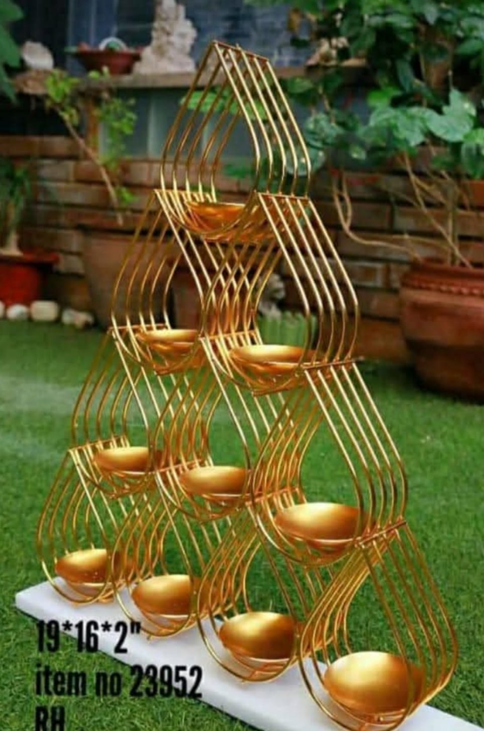 Beautiful 10 Deep Stand Iron Made