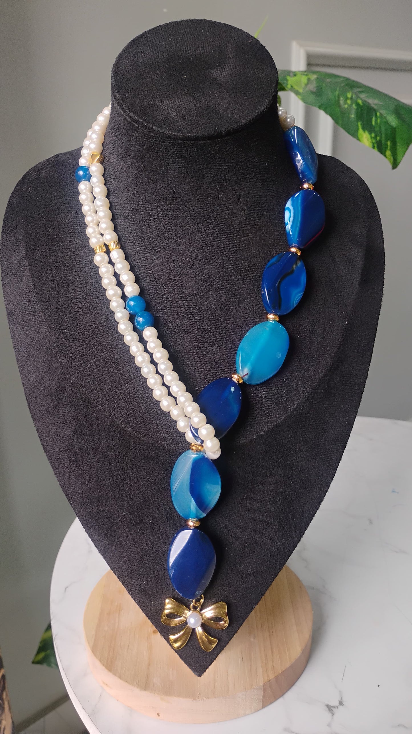 BLUE AGATE NECKLACE