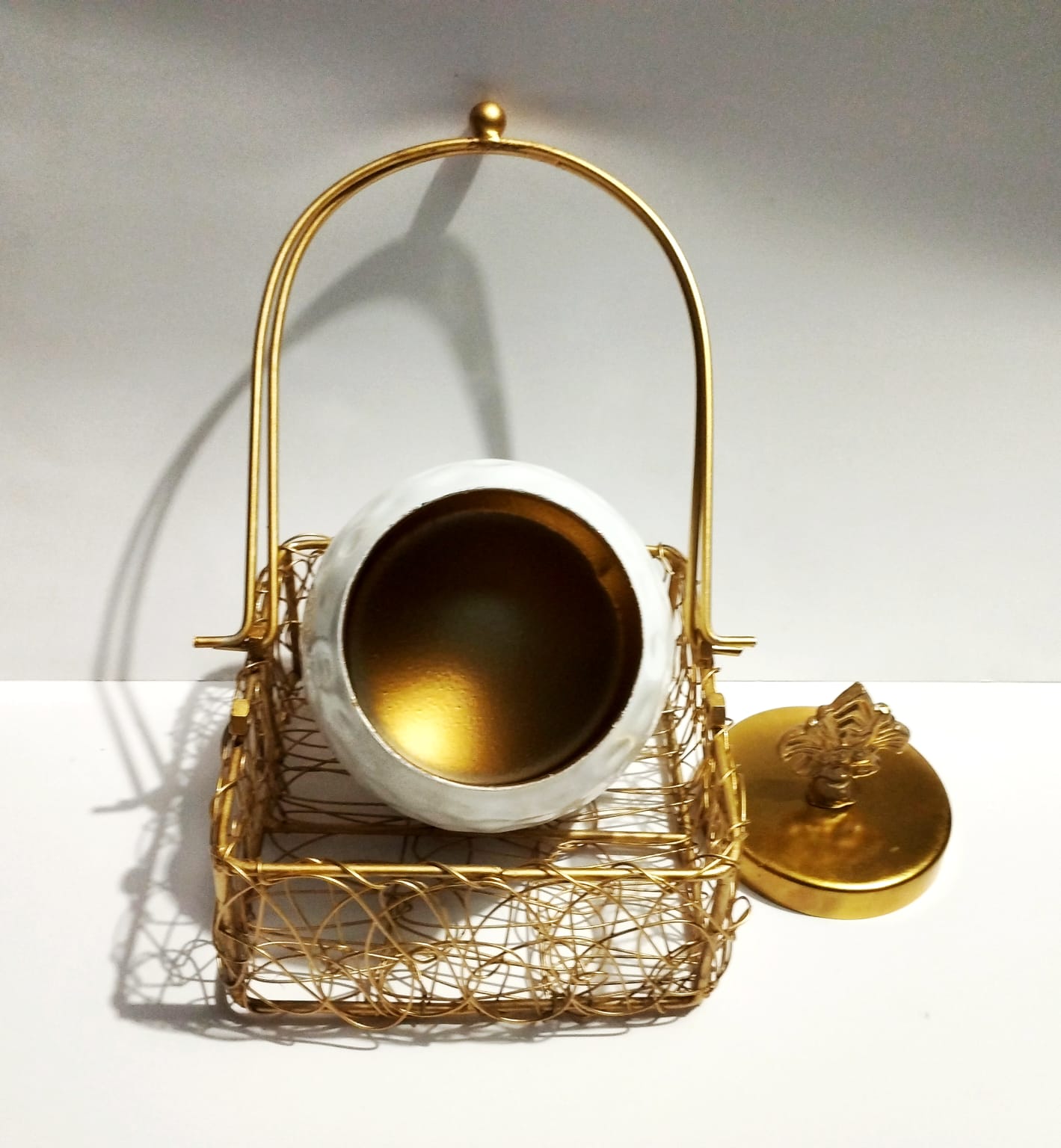 Beautiful Basket With 1 Jar (Iron Made)