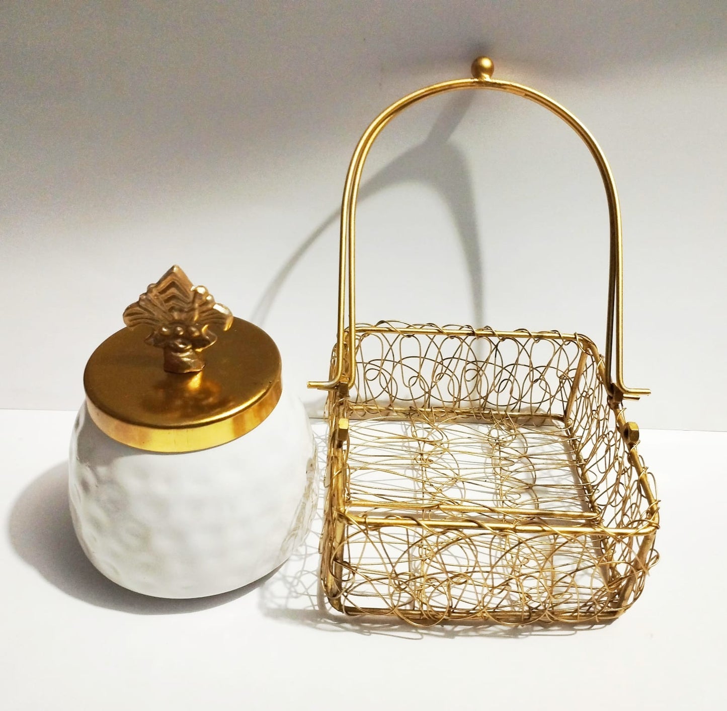 Beautiful Basket With 1 Jar (Iron Made)