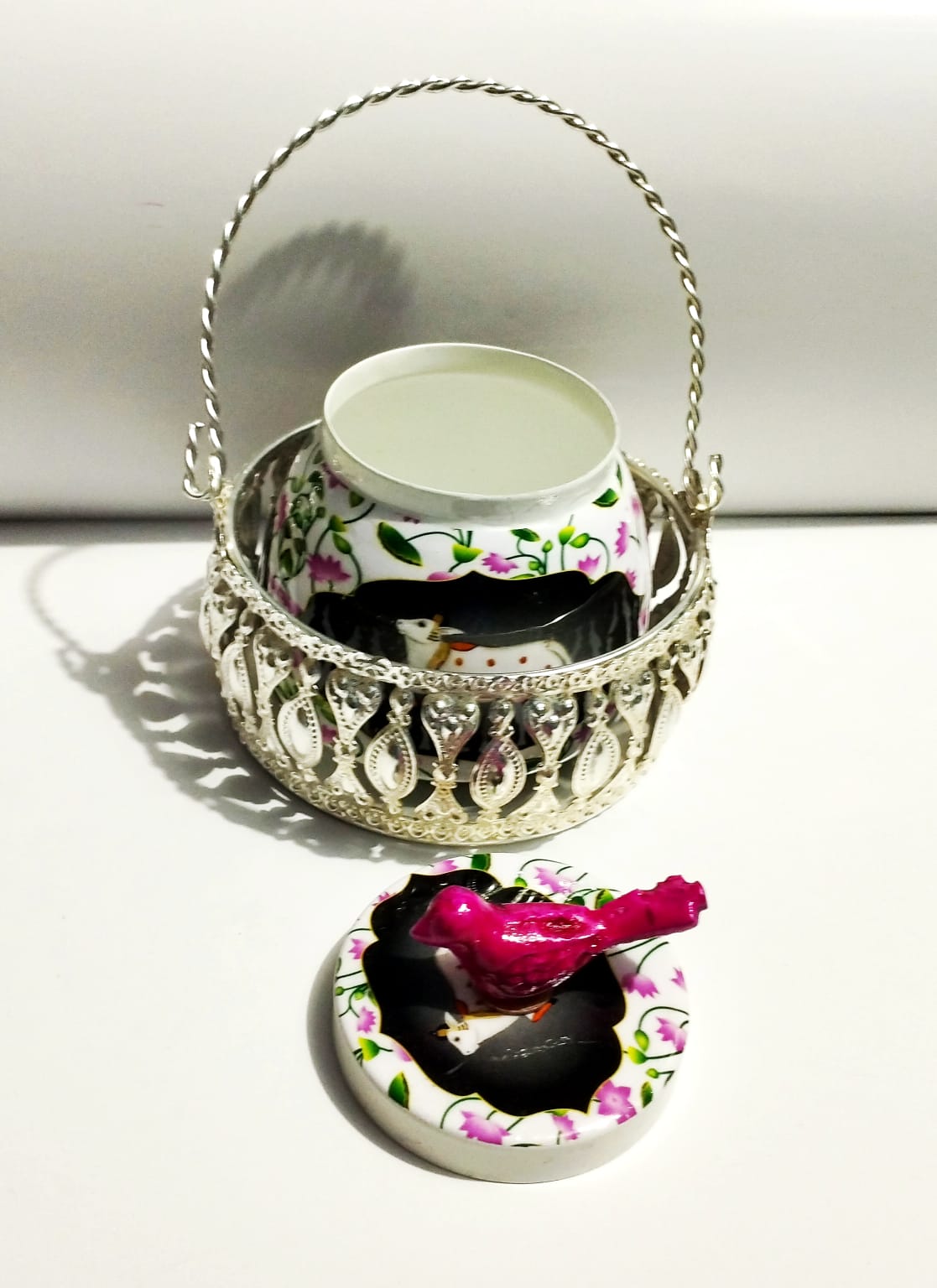 Beautiful Basket With 1 Jar (Iron Made)