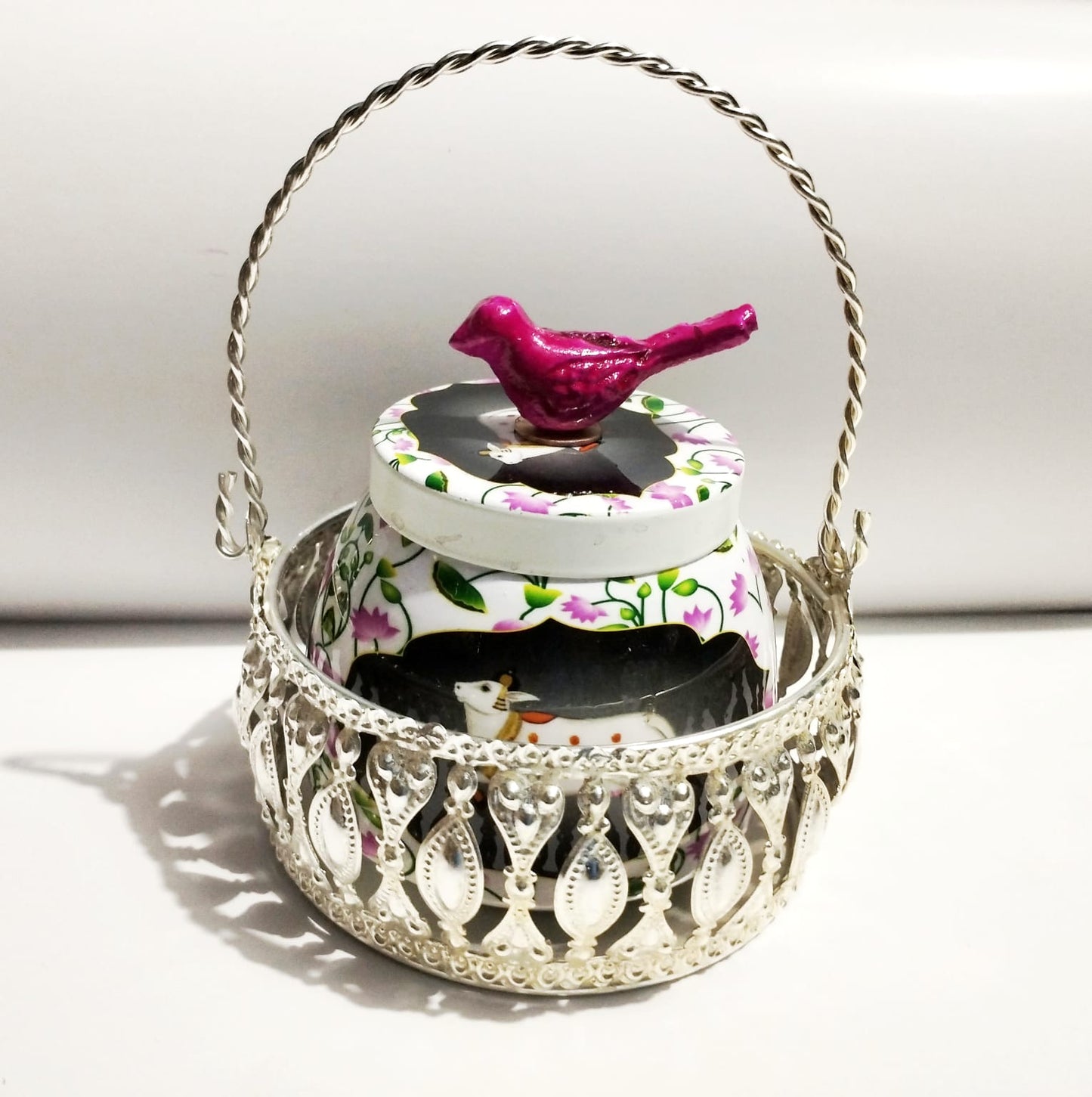 Beautiful Basket With 1 Jar (Iron Made)