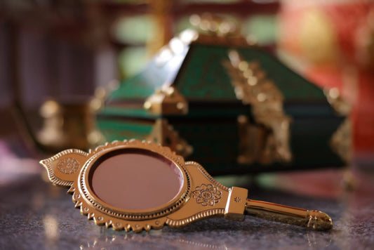 Aranmula Kannadi Handled Mirror
