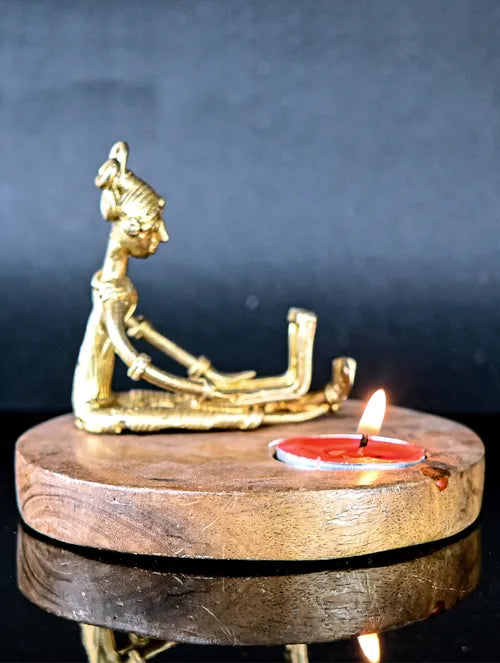 Bengal Dokra Adivasi Girl with Laptop - Lamp holder 1