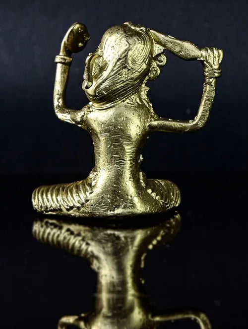 Bengal Dokra Adivasi Girl with Mirror & Comb in Hands – 1