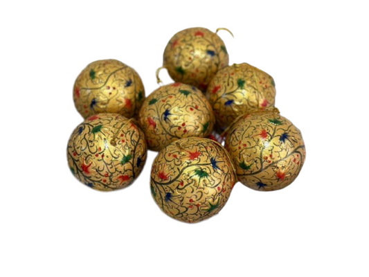 Classy Gold Christmas Tree Décor
