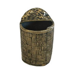 Closed Pen Stand