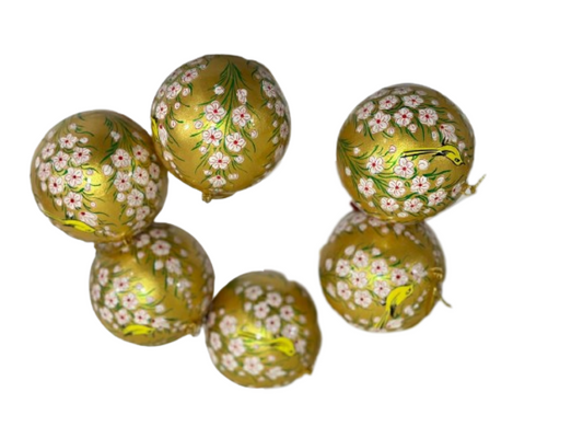 Gold & White Floral Christmas Tree Décor