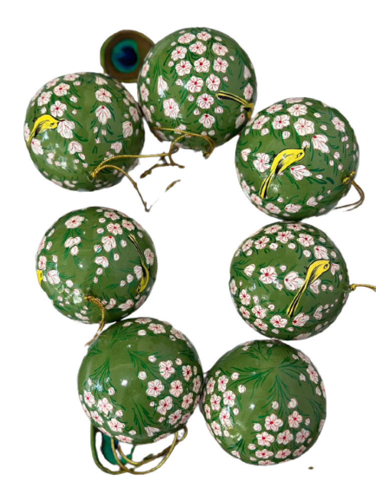 Green & White Floral Christmas Tree Décor