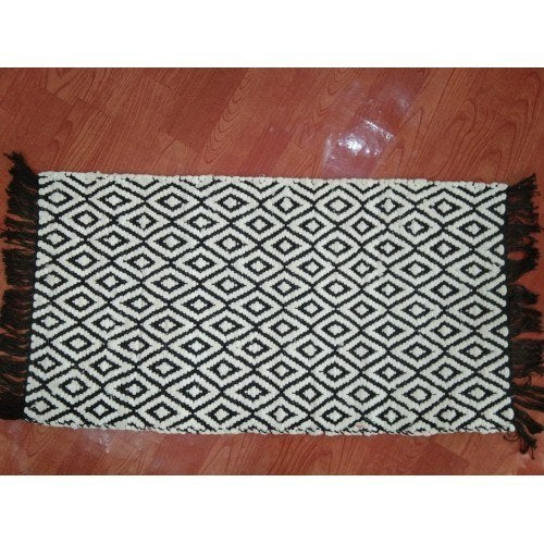 Traditional Alluring Handicraft Black & White Printed Agra Durrie Of Uttar Pradesh For Home Furnishi