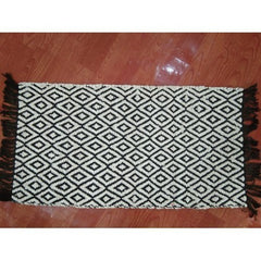 Traditional Alluring Handicraft Black & White Printed Agra Durrie Of Uttar Pradesh For Home Furnishi