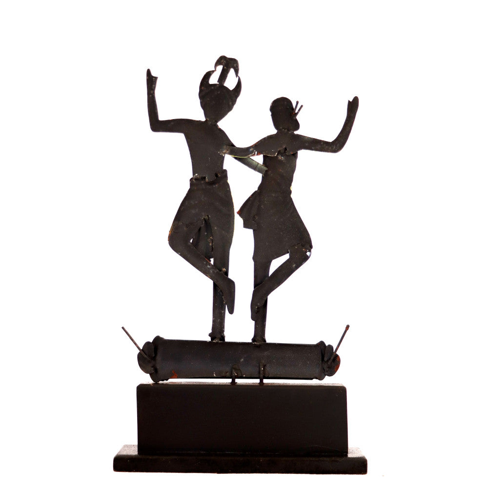 Maadia-Maadin couple on instrument