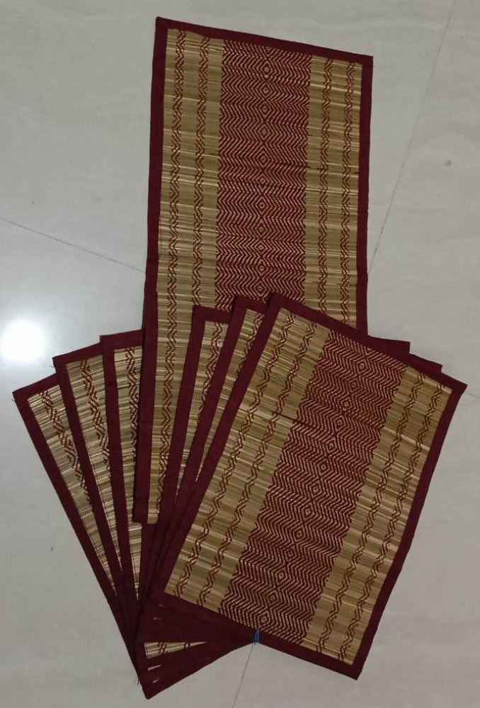 Red Runner With 6 Table Mats