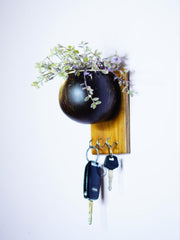 Wallmount Pot With KeyHolder