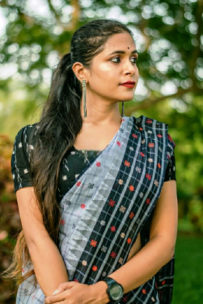 beautiful grey black prints berhampur saree 3