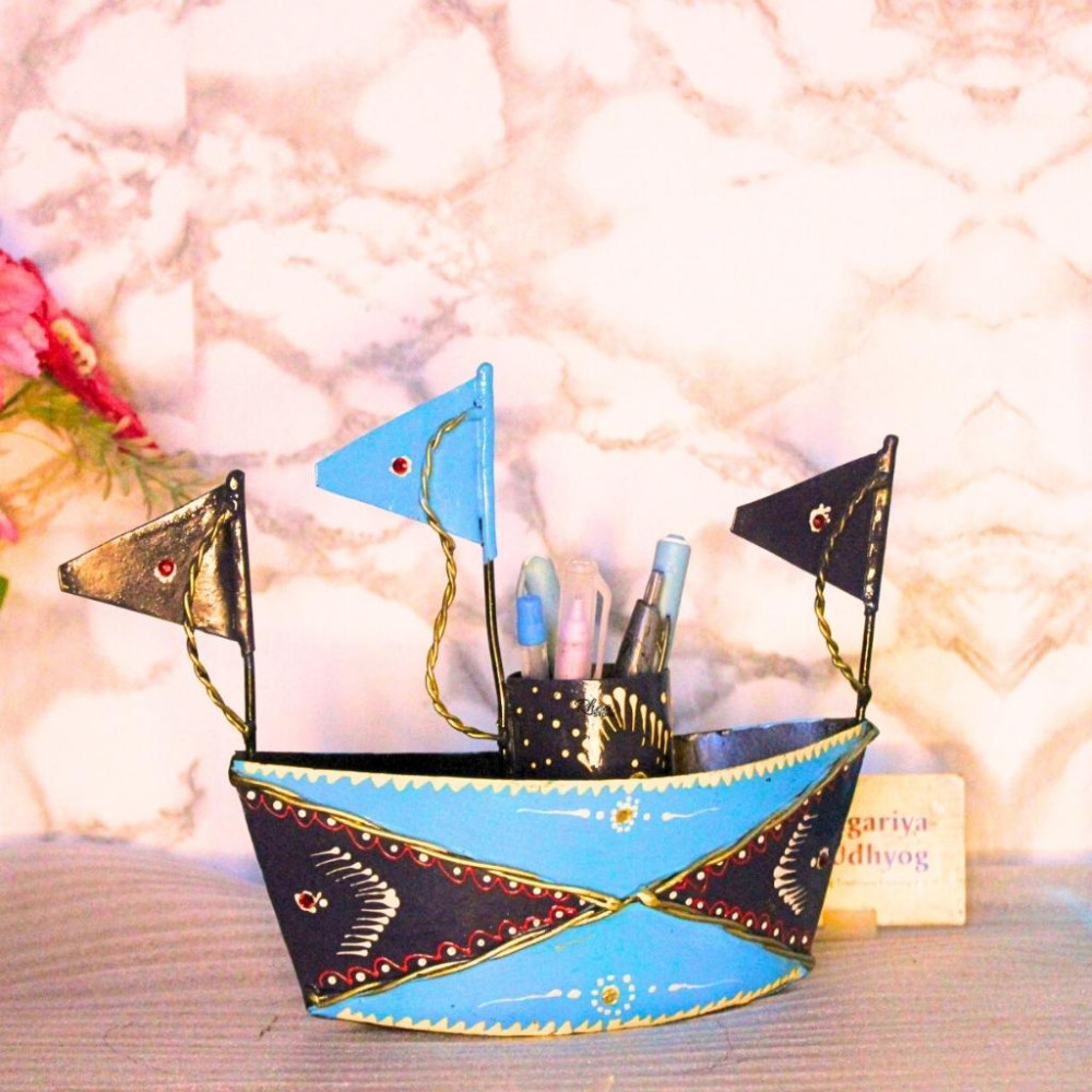 Iron Painted Boat Pen Stand - 3