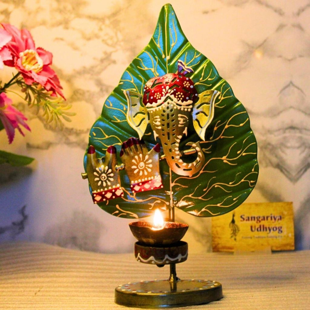 Iron Painted Leaf Ganesha - 0