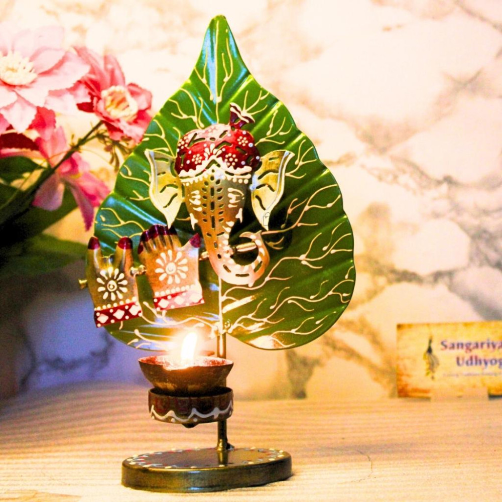 Iron Painted Leaf Ganesha - 1