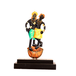 Maadia-Maadin couple on dholak figurine
